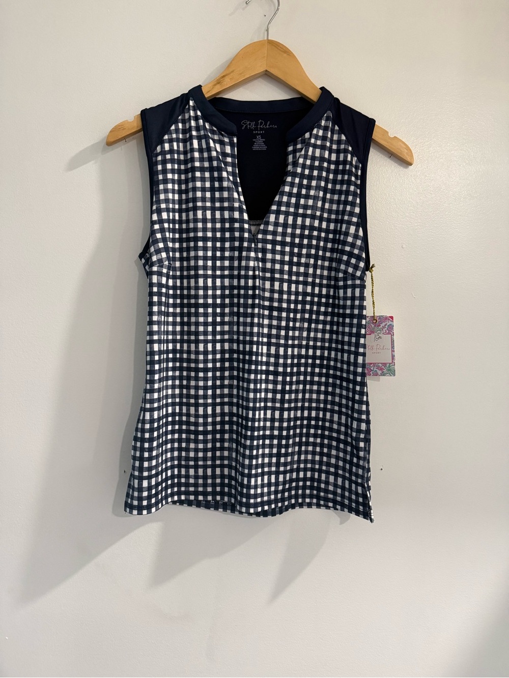 Gingham V-Notch Sleeveless Tank Top in Navy & White
